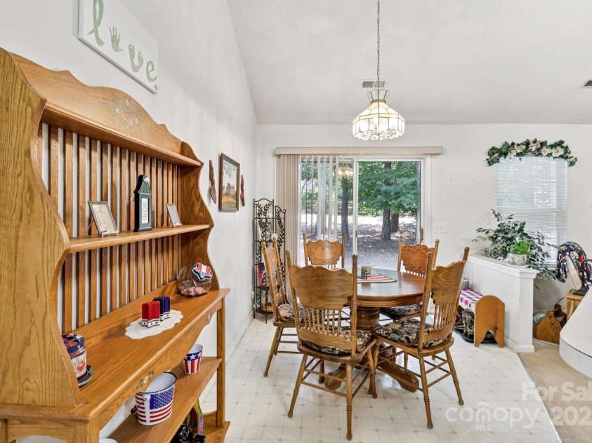 11100 Scrimshaw Lane, Charlotte, NC 28215.  MLS# CAR4278161, YatesRealty ID 27836. 