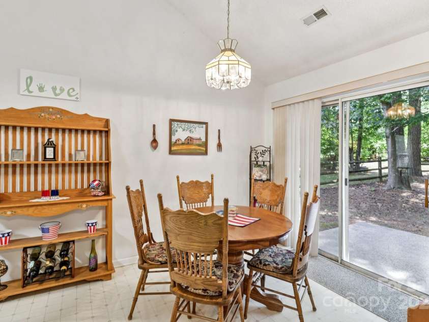 11100 Scrimshaw Lane, Charlotte, NC 28215.  MLS# CAR4278161, YatesRealty ID 27836. 