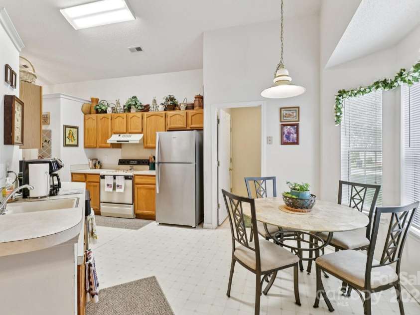 11100 Scrimshaw Lane, Charlotte, NC 28215.  MLS# CAR4278161, YatesRealty ID 27836. 