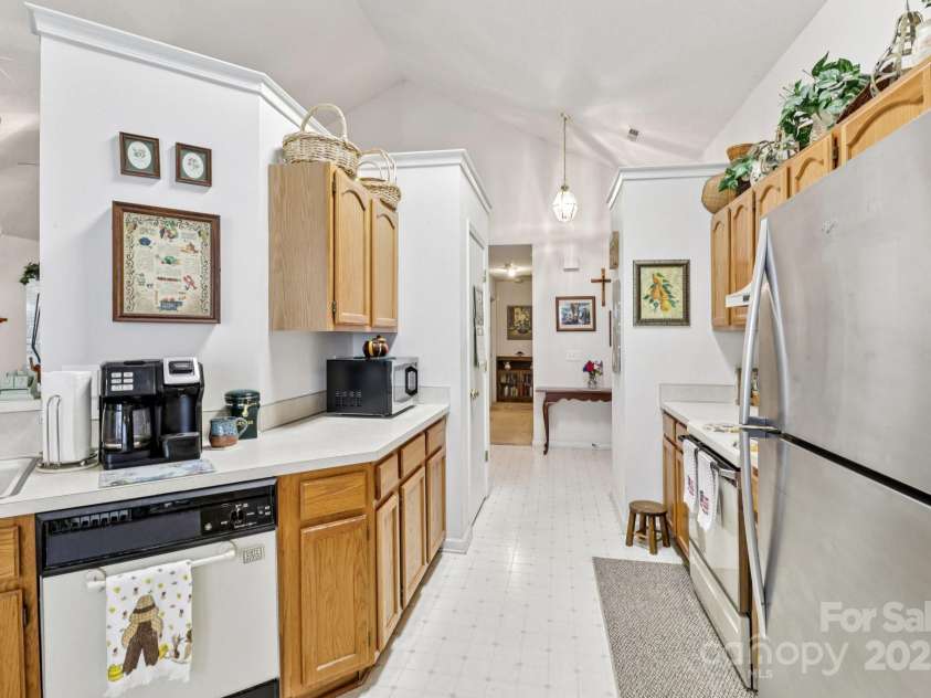 11100 Scrimshaw Lane, Charlotte, NC 28215.  MLS# CAR4278161, YatesRealty ID 27836. 