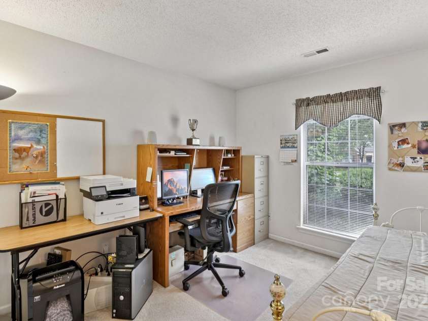 11100 Scrimshaw Lane, Charlotte, NC 28215.  MLS# CAR4278161, YatesRealty ID 27836. 