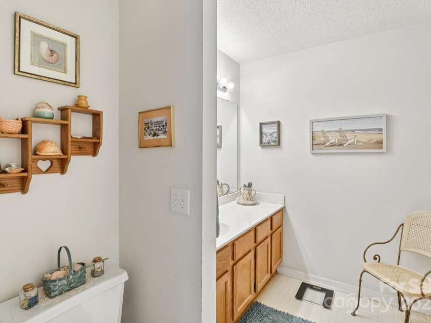 11100 Scrimshaw Lane, Charlotte, NC 28215.  MLS# CAR4278161, YatesRealty ID 27836. 