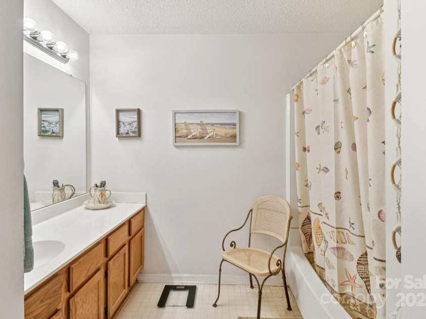 11100 Scrimshaw Lane, Charlotte, NC 28215.  MLS# CAR4278161, YatesRealty ID 27836. 