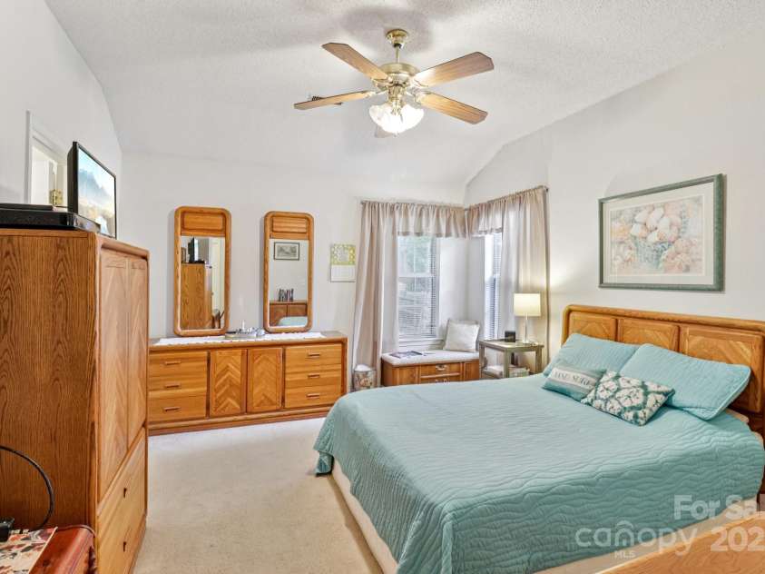 11100 Scrimshaw Lane, Charlotte, NC 28215.  MLS# CAR4278161, YatesRealty ID 27836. 