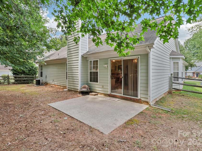 11100 Scrimshaw Lane, Charlotte, NC 28215.  MLS# CAR4278161, YatesRealty ID 27836. 