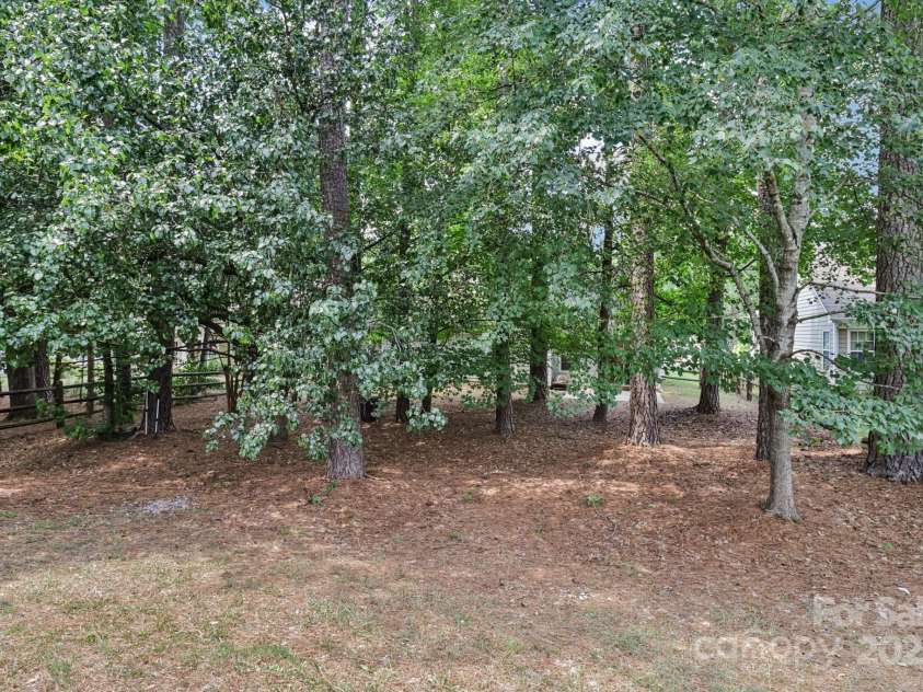 11100 Scrimshaw Lane, Charlotte, NC 28215.  MLS# CAR4278161, YatesRealty ID 27836. 