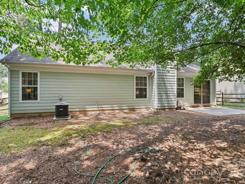 11100 Scrimshaw Lane, Charlotte, NC 28215.  MLS# CAR4278161, YatesRealty ID 27836. 