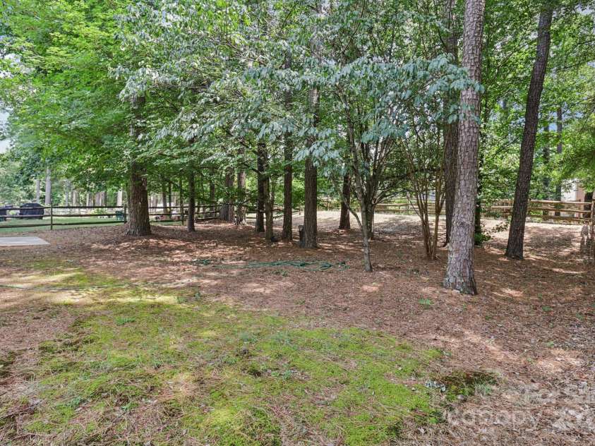 11100 Scrimshaw Lane, Charlotte, NC 28215.  MLS# CAR4278161, YatesRealty ID 27836. 