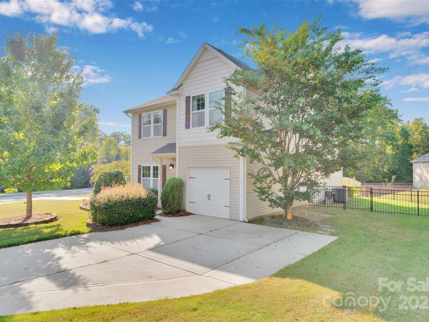 611 Sawtooth Oak Drive, Landis, NC 28088.  MLS# CAR4306289, YatesRealty ID 27837. 