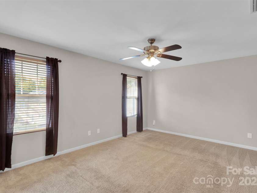 611 Sawtooth Oak Drive, Landis, NC 28088.  MLS# CAR4306289, YatesRealty ID 27837. 