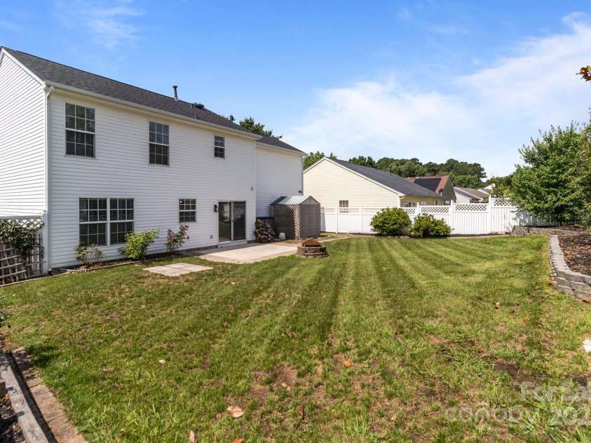 1901 Summit Ridge Lane, Kannapolis, NC 28083.  MLS# CAR4271405, YatesRealty ID 27838. 