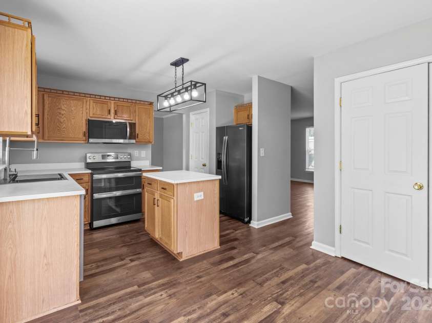 1901 Summit Ridge Lane, Kannapolis, NC 28083.  MLS# CAR4271405, YatesRealty ID 27838. 