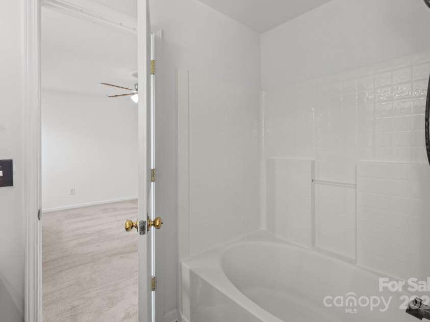 1901 Summit Ridge Lane, Kannapolis, NC 28083.  MLS# CAR4271405, YatesRealty ID 27838. 