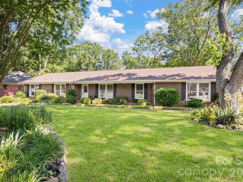 4323 Creemore Drive, Charlotte, NC 28213.  MLS# CAR4383945, YatesRealty ID 27839. 