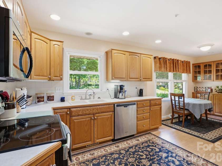 4323 Creemore Drive, Charlotte, NC 28213.  MLS# CAR4383945, YatesRealty ID 27839. 