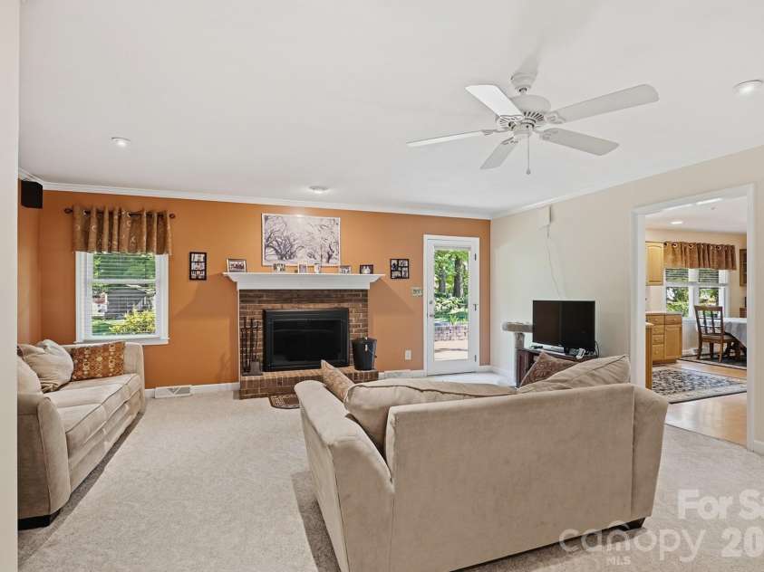 4323 Creemore Drive, Charlotte, NC 28213.  MLS# CAR4383945, YatesRealty ID 27839. 