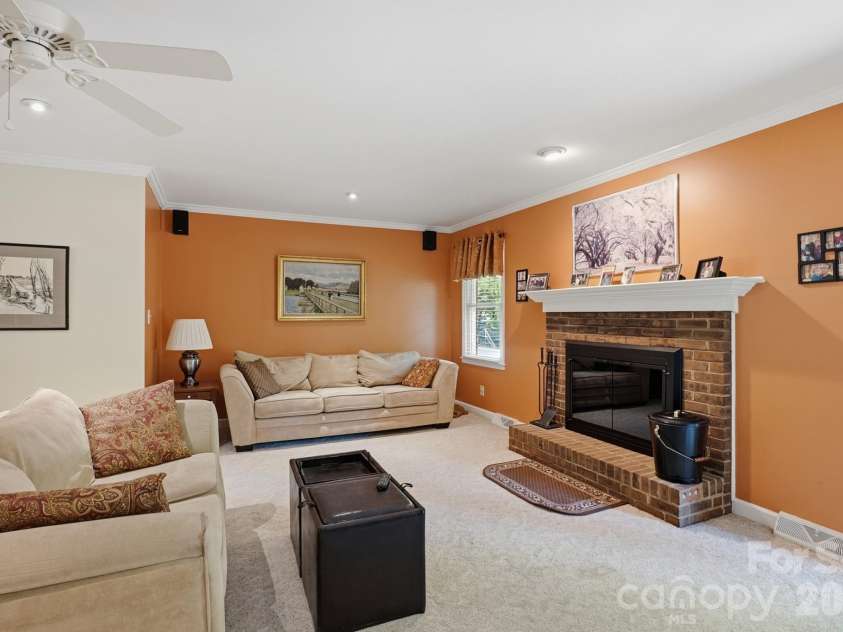 4323 Creemore Drive, Charlotte, NC 28213.  MLS# CAR4383945, YatesRealty ID 27839. 