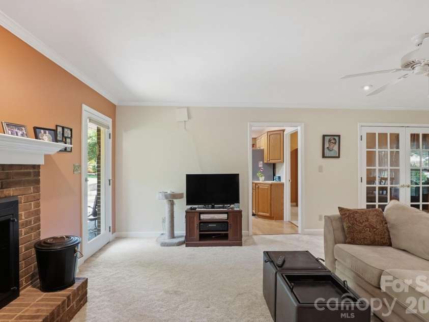4323 Creemore Drive, Charlotte, NC 28213.  MLS# CAR4383945, YatesRealty ID 27839. 