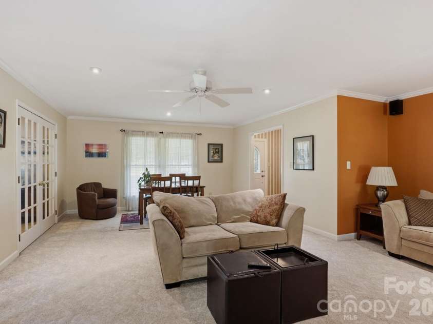4323 Creemore Drive, Charlotte, NC 28213.  MLS# CAR4383945, YatesRealty ID 27839. 