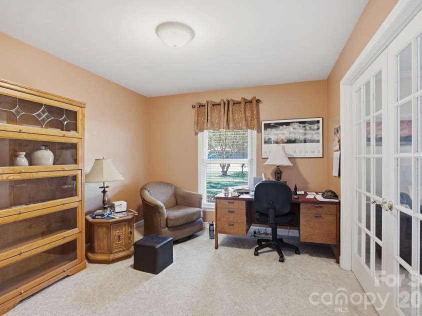 4323 Creemore Drive, Charlotte, NC 28213.  MLS# CAR4383945, YatesRealty ID 27839. 