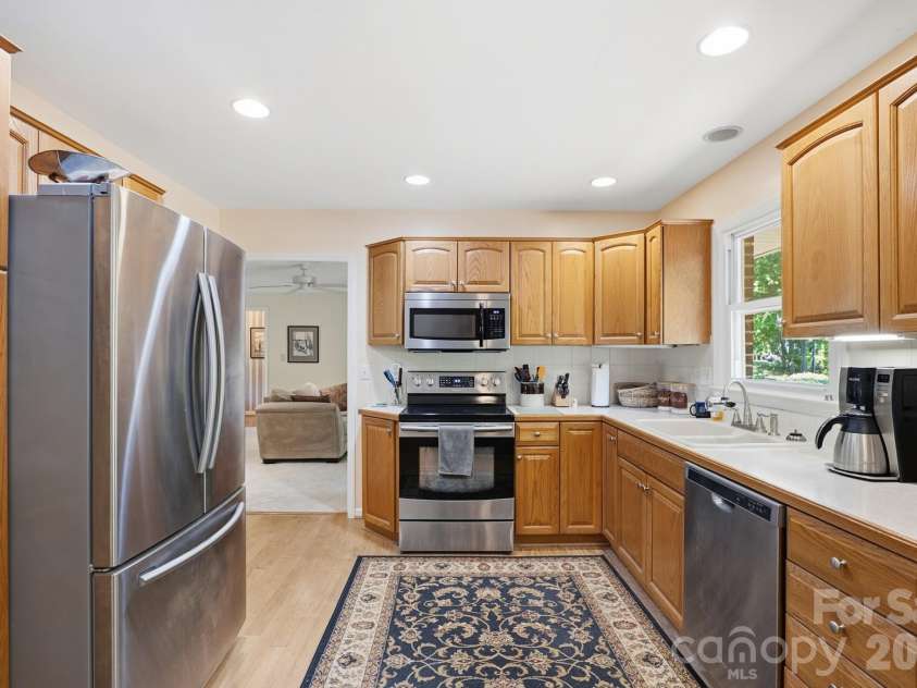 4323 Creemore Drive, Charlotte, NC 28213.  MLS# CAR4383945, YatesRealty ID 27839. 