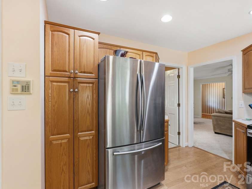 4323 Creemore Drive, Charlotte, NC 28213.  MLS# CAR4383945, YatesRealty ID 27839. 