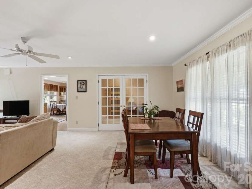 4323 Creemore Drive, Charlotte, NC 28213.  MLS# CAR4383945, YatesRealty ID 27839. 