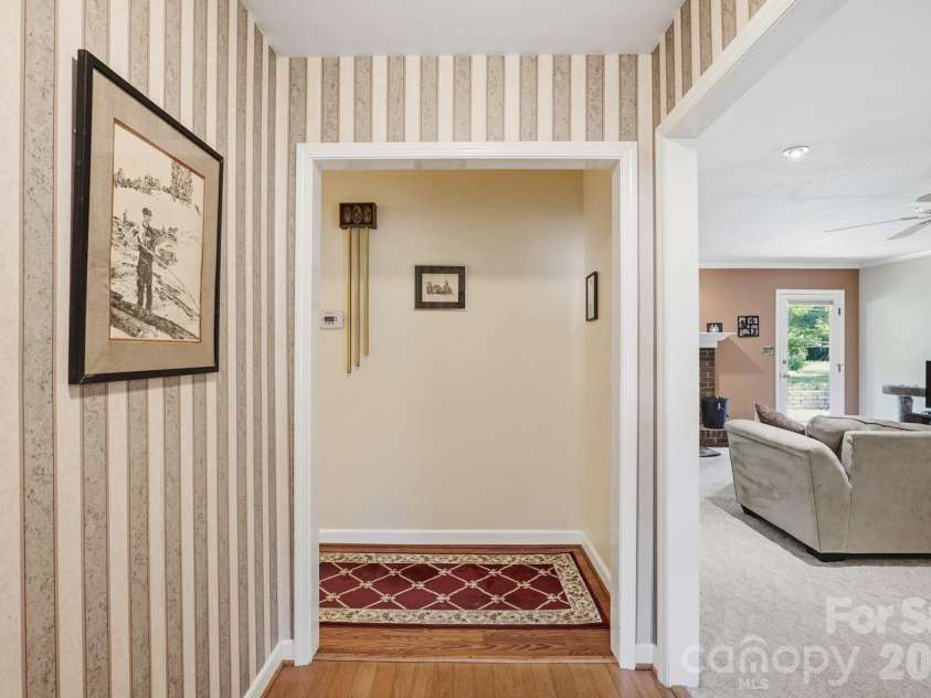 4323 Creemore Drive, Charlotte, NC 28213.  MLS# CAR4383945, YatesRealty ID 27839. 