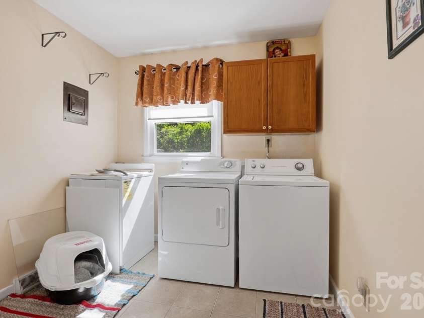 4323 Creemore Drive, Charlotte, NC 28213.  MLS# CAR4383945, YatesRealty ID 27839. 