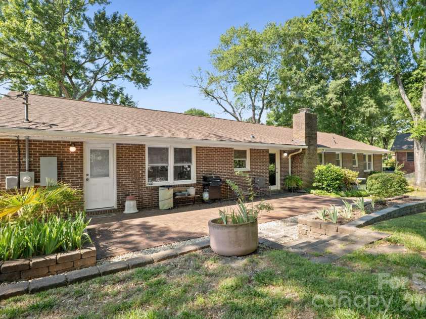 4323 Creemore Drive, Charlotte, NC 28213.  MLS# CAR4383945, YatesRealty ID 27839. 
