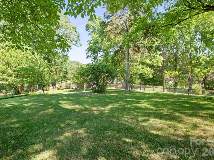 4323 Creemore Drive, Charlotte, NC 28213.  MLS# CAR4383945, YatesRealty ID 27839. 