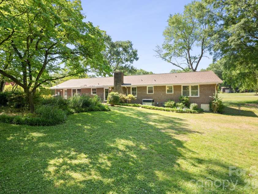 4323 Creemore Drive, Charlotte, NC 28213.  MLS# CAR4383945, YatesRealty ID 27839. 