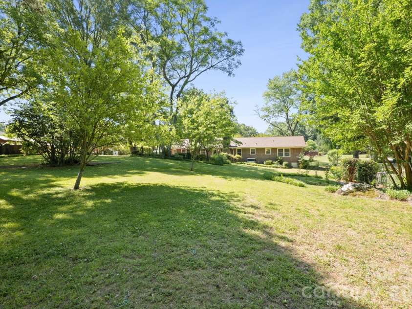 4323 Creemore Drive, Charlotte, NC 28213.  MLS# CAR4383945, YatesRealty ID 27839. 
