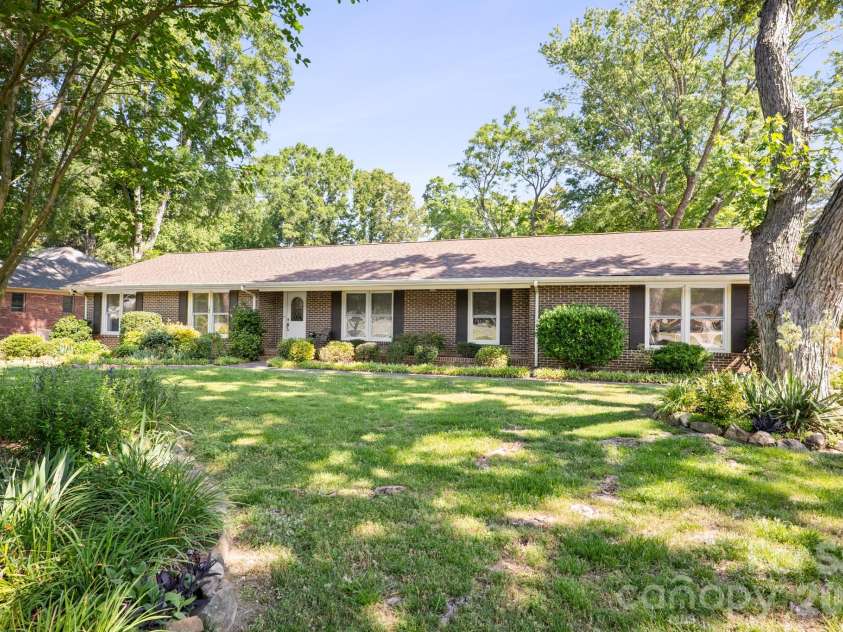 4323 Creemore Drive, Charlotte, NC 28213.  MLS# CAR4383945, YatesRealty ID 27839. 