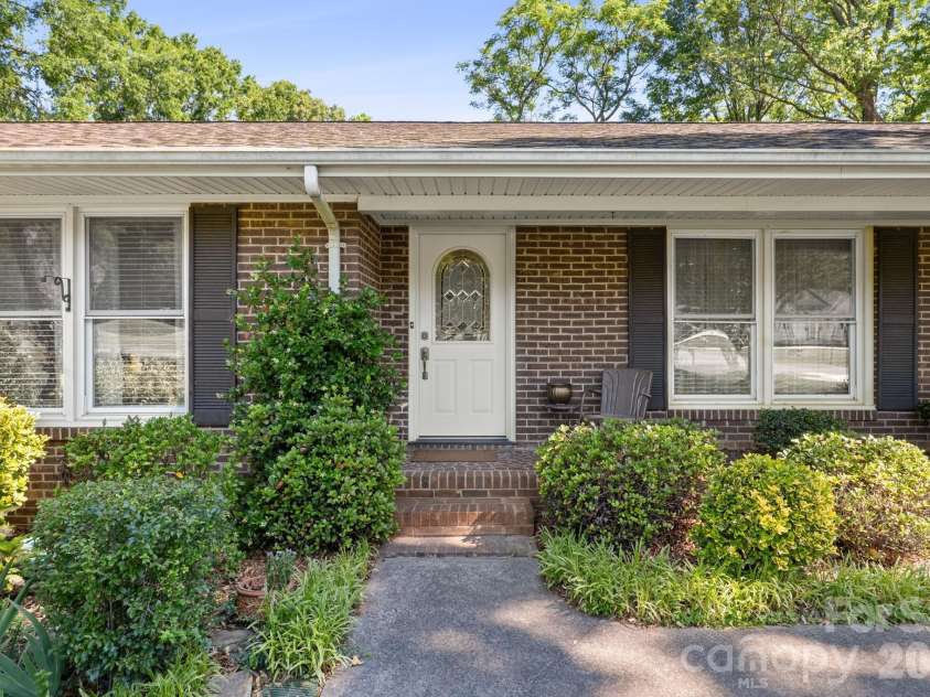 4323 Creemore Drive, Charlotte, NC 28213.  MLS# CAR4383945, YatesRealty ID 27839. 