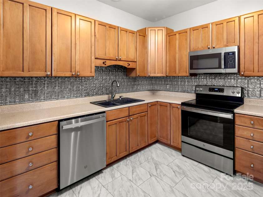 60 Jericho Ridge Road, Fletcher, NC 28732.  MLS# CAR4276950, YatesRealty ID 27839. 