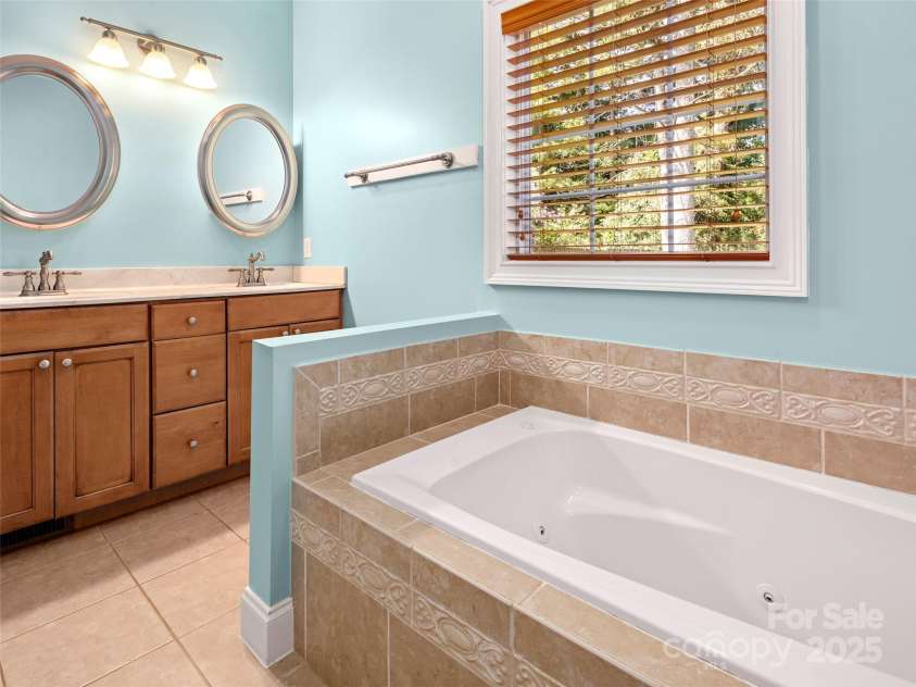 60 Jericho Ridge Road, Fletcher, NC 28732.  MLS# CAR4276950, YatesRealty ID 27839. 
