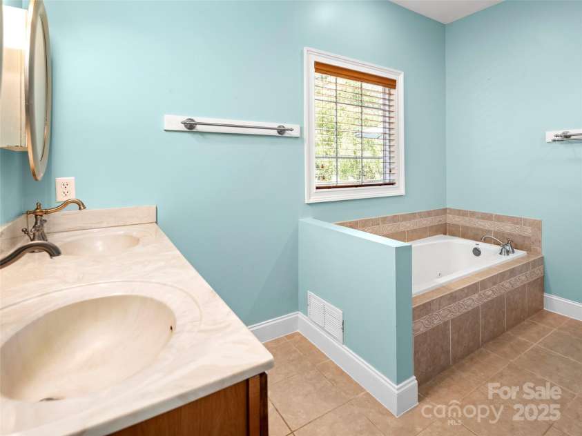 60 Jericho Ridge Road, Fletcher, NC 28732.  MLS# CAR4276950, YatesRealty ID 27839. 
