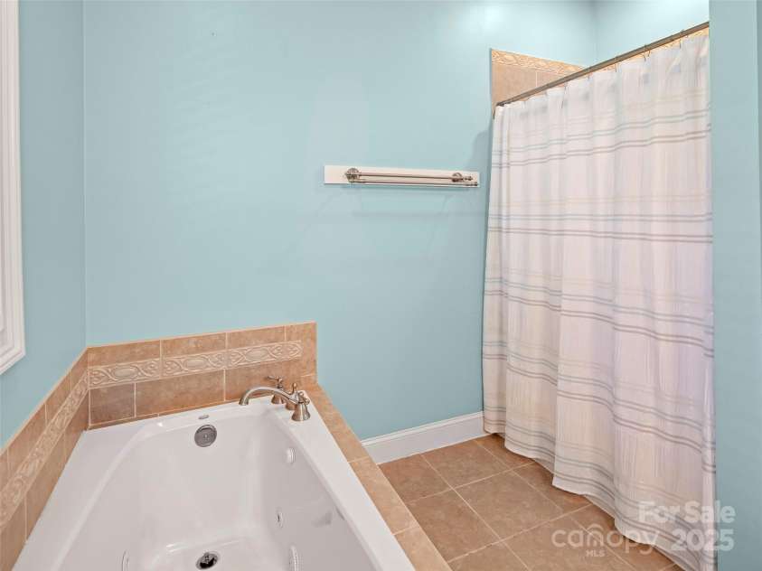 60 Jericho Ridge Road, Fletcher, NC 28732.  MLS# CAR4276950, YatesRealty ID 27839. 