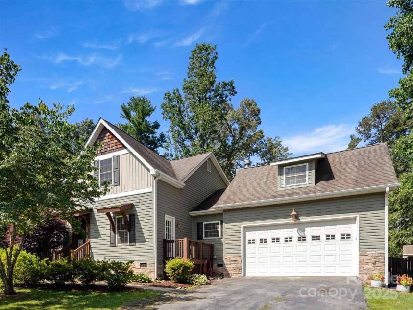 60 Jericho Ridge Road, Fletcher, NC 28732.  MLS# CAR4276950, YatesRealty ID 27839. 