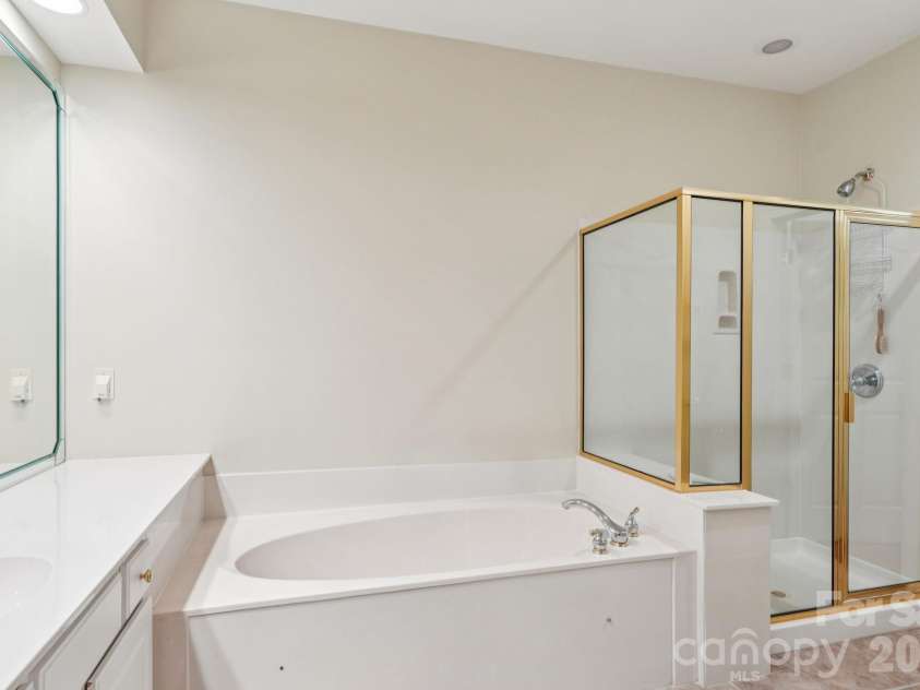 10826 Rogalla Drive, Charlotte, NC 28277.  MLS# CAR4349718, YatesRealty ID 2784. 