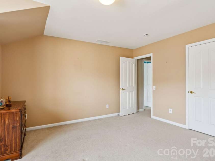10826 Rogalla Drive, Charlotte, NC 28277.  MLS# CAR4349718, YatesRealty ID 2784. 