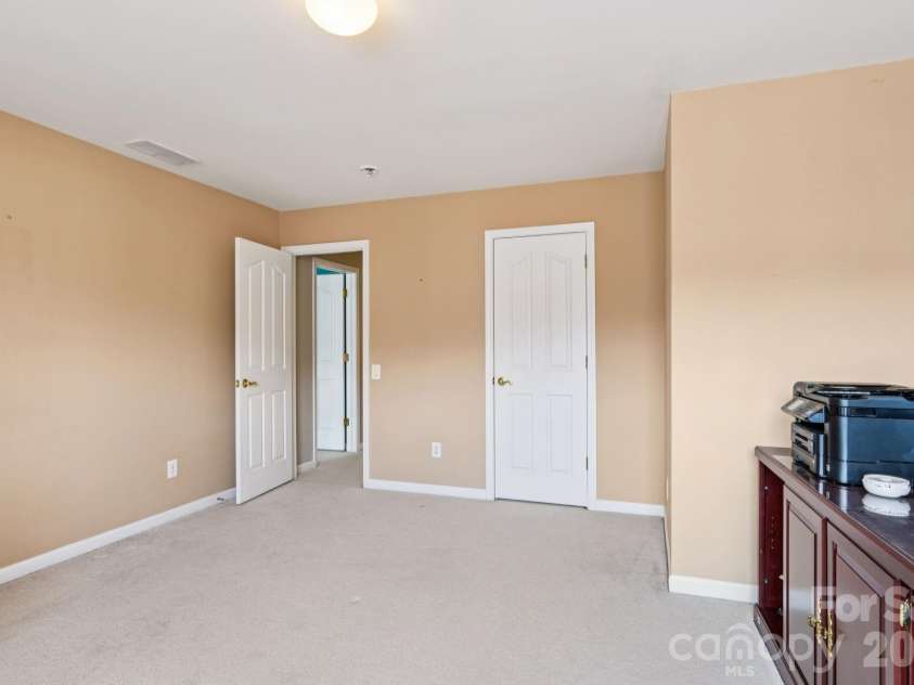 10826 Rogalla Drive, Charlotte, NC 28277.  MLS# CAR4349718, YatesRealty ID 2784. 