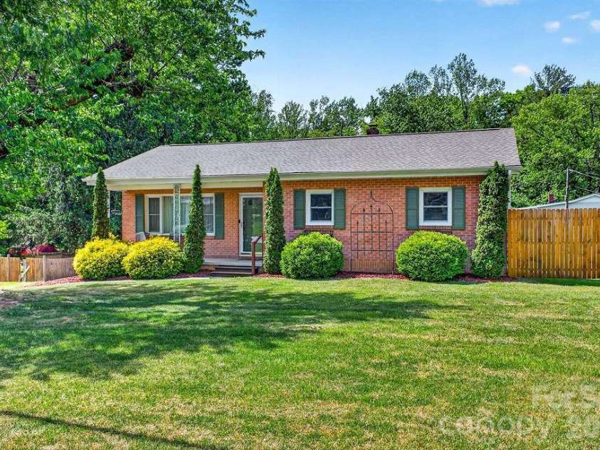 204 Oak Grove Road, East Flat Rock, NC 28726.  MLS# CAR4378681, YatesRealty ID 27840. 