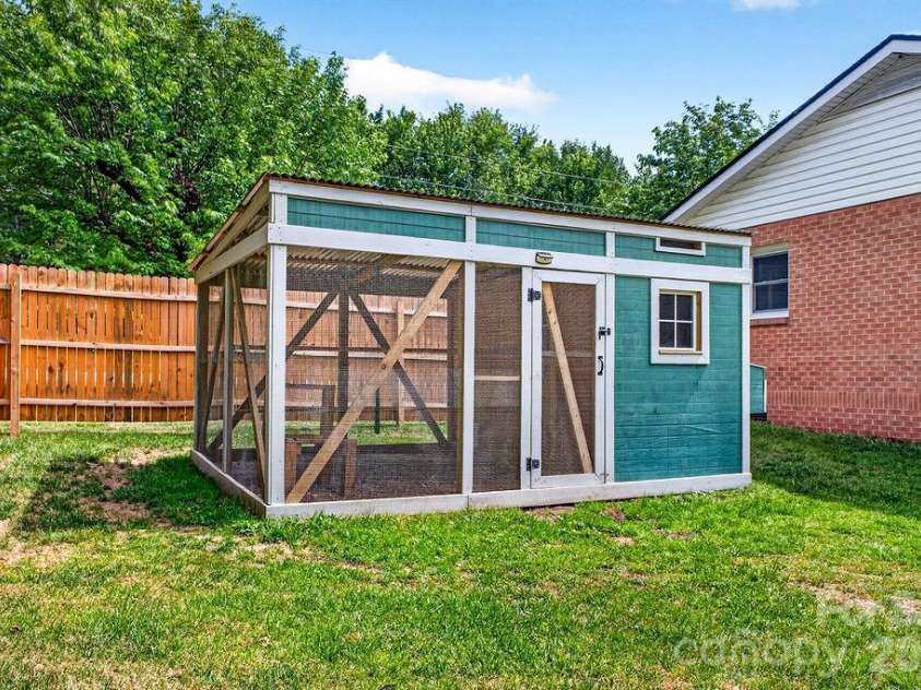204 Oak Grove Road, East Flat Rock, NC 28726.  MLS# CAR4378681, YatesRealty ID 27840. 