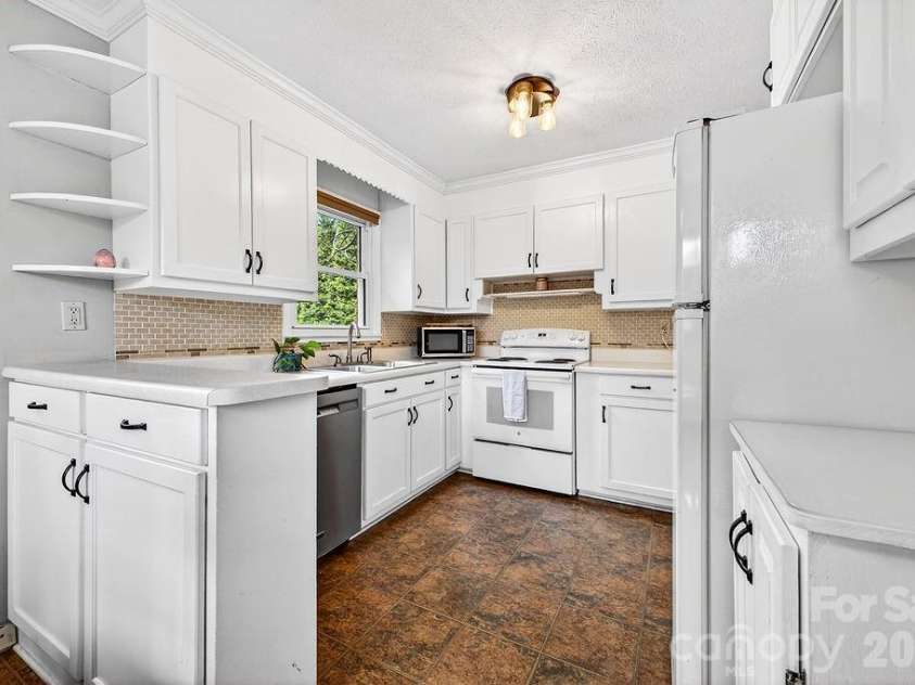204 Oak Grove Road, East Flat Rock, NC 28726.  MLS# CAR4378681, YatesRealty ID 27840. 