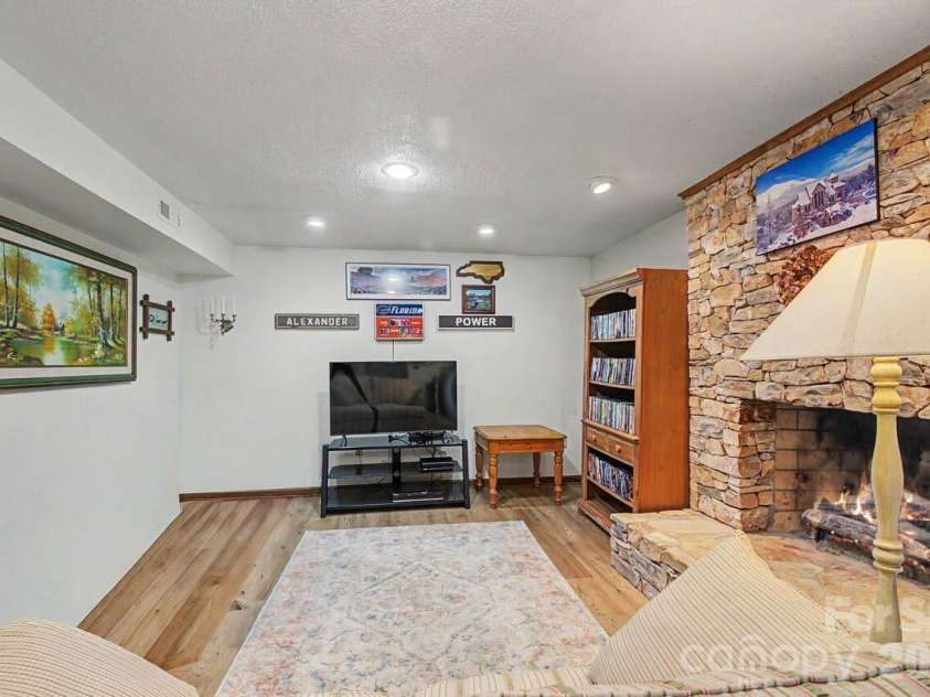 383 Ravenwood Lane, Horse Shoe, NC 28742.  MLS# CAR4388457, YatesRealty ID 27842. 