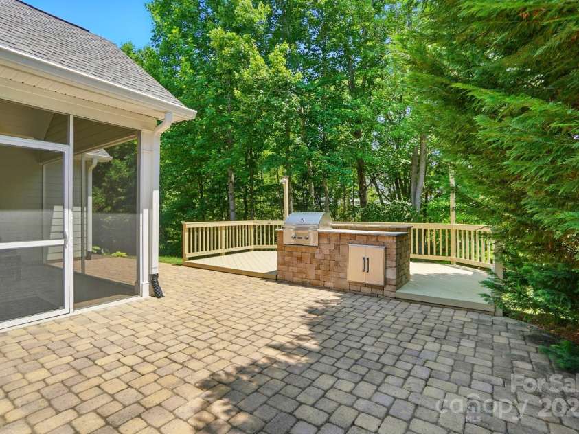 9330 Carneros Creek Road, Charlotte, NC 28214.  MLS# CAR4270706, YatesRealty ID 27842. 