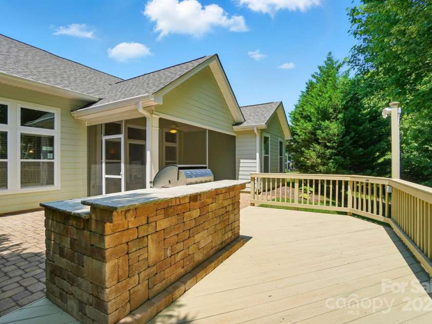 9330 Carneros Creek Road, Charlotte, NC 28214.  MLS# CAR4270706, YatesRealty ID 27842. 
