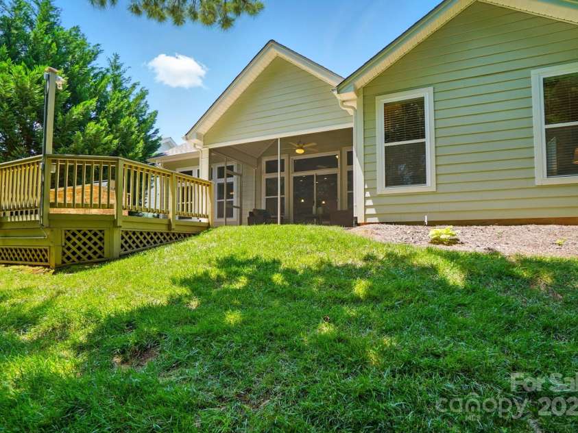 9330 Carneros Creek Road, Charlotte, NC 28214.  MLS# CAR4270706, YatesRealty ID 27842. 